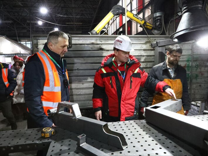 Глава города на производстве 2.jpg